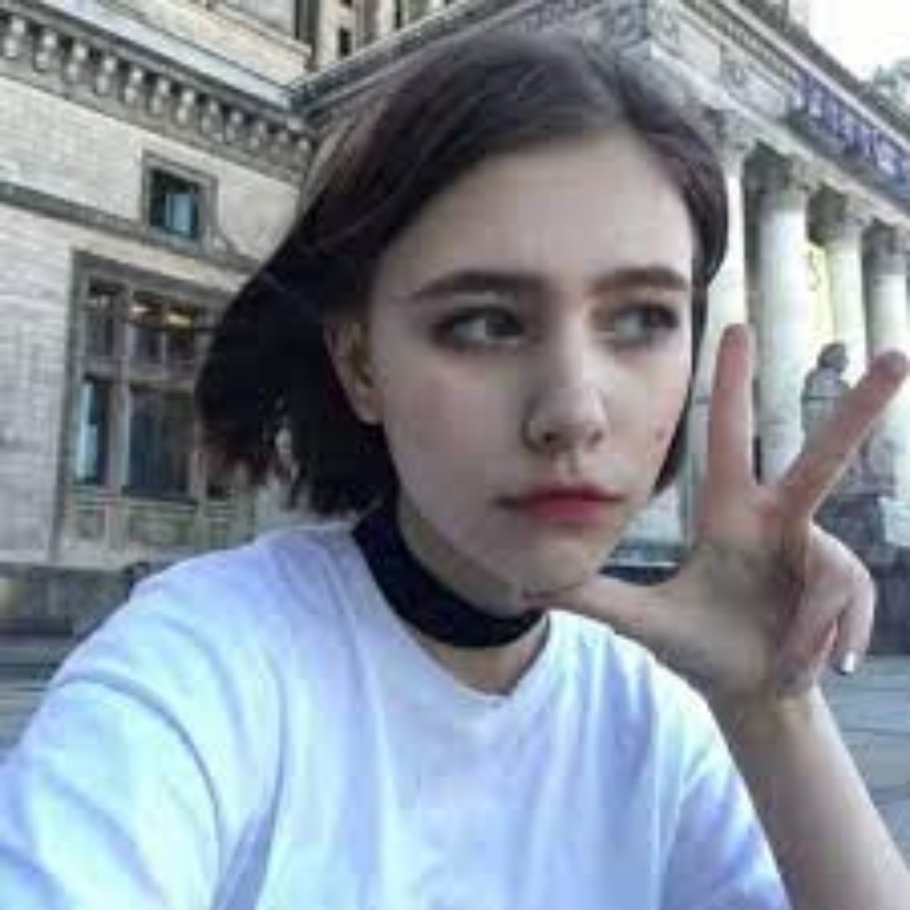 Meet your Posher, Odette